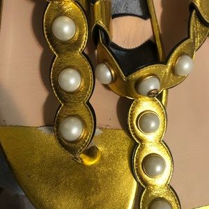 Gucci gold flat pearl sandals